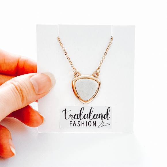> NEW < Boutique White Stone Delicate Geometric Pendant Chain Necklace - Picture 1 of 7
